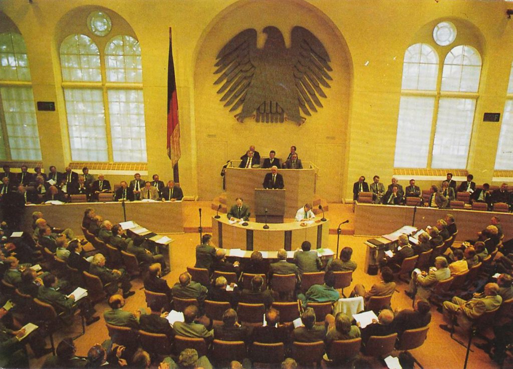 Ansicht der Plenarsaals im Alten Wasserwerk in Bonn, Ende der 1980er bis Anfang der 1990er Jahre