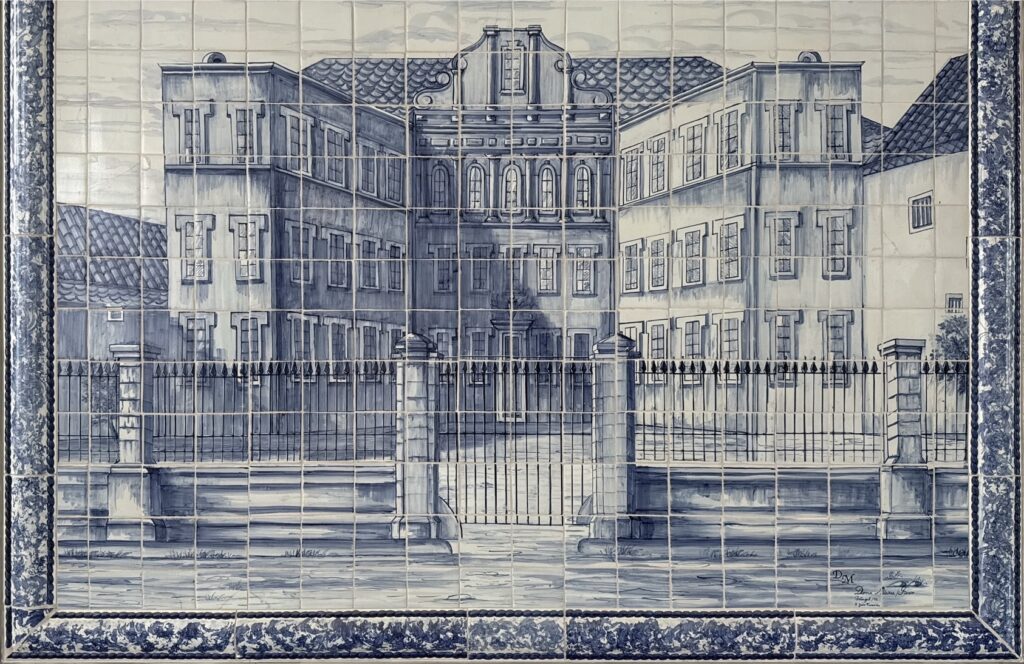 Azulejo-Fliesenbild mit dem Standort der Schule an der Bonngasse um 1850, aus der ehemaligen Gaststätte „Ewige Lampe“